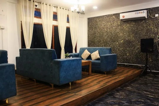 Peridott Inn - Image 1